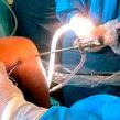Juan Manuel López Gollonet doctores realizando cirugía de rodilla